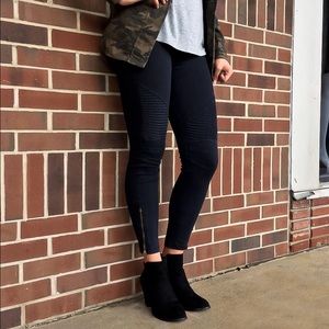 Black zipper ankle moto jegging